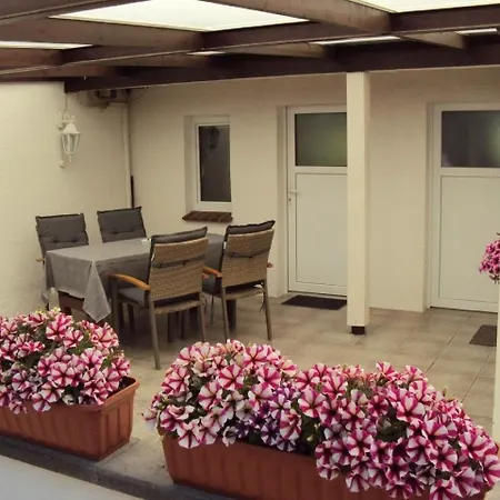 Charmantes Ferienhaus In Mit Grill Und Terrasse *