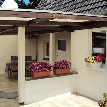 Charmantes Ferienhaus In Mit Grill Und Terrasse * Karlshagen