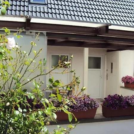Charmantes Ferienhaus In Mit Grill Und Terrasse